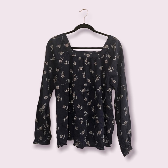 🌟SALE 2/$10.00‼️ OLD NAVY Women’s long Sleeve Navy Floral Blouse size M - Picture 2 of 6